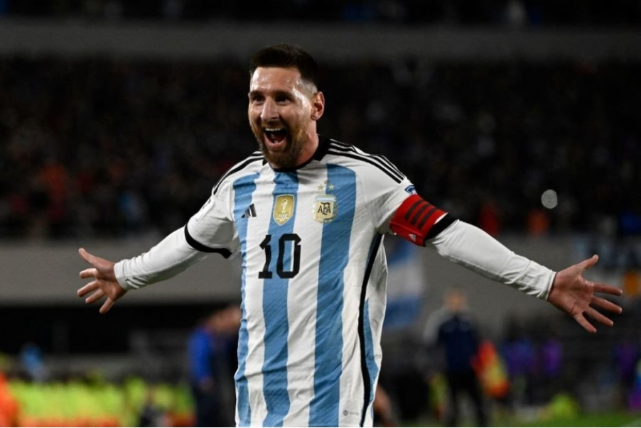 Messi lập siêu phẩm giúp ĐT Argentina có 3 điểm đầu tay